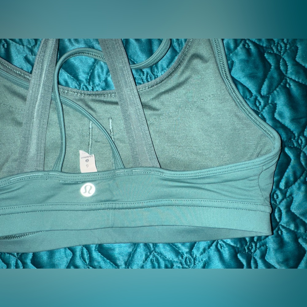 LULULEMON Athletica